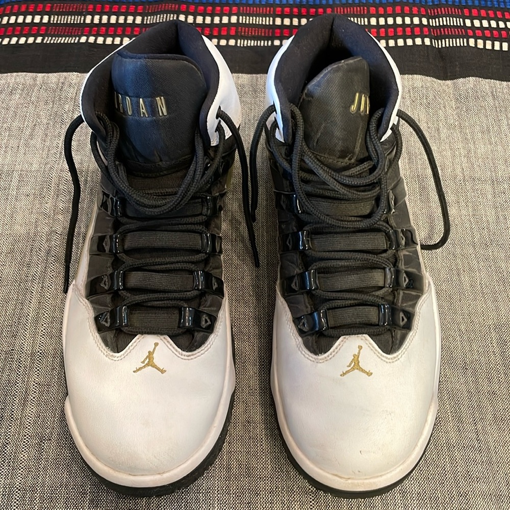 Jordan Max Aura White Metallic Gold Black Men’s Size 8.5 EUC - Picture 2 of 9